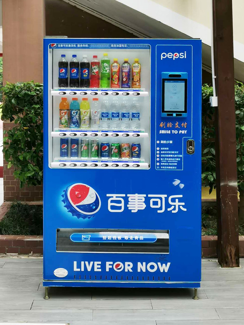 百事可乐定制的刷脸支付自动售货机